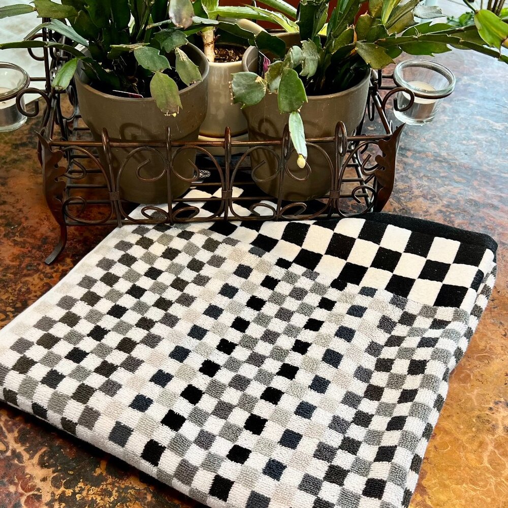 LARGE MacKenzie-Childs Micro-check White/Black/Grey Bath Towel (1)